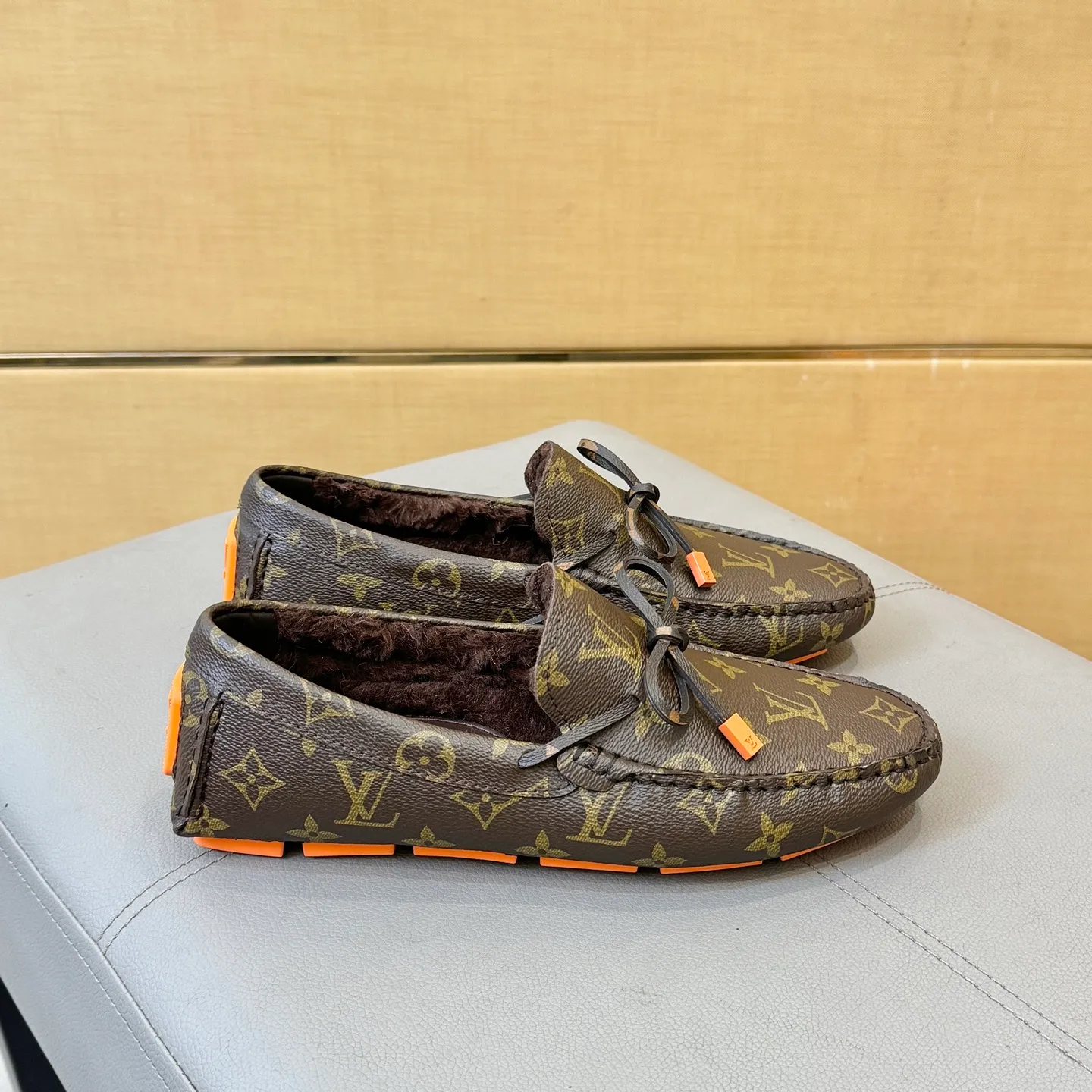 Factory price: 460💰 [LV] Autumn and winter style fur integrated 2025 men's beanie shoes (top version in the market) presbyopic leather ➕ real wool lining, original packaging. Size: 38-45